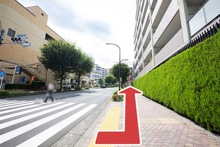 6.左に曲がり直進します。